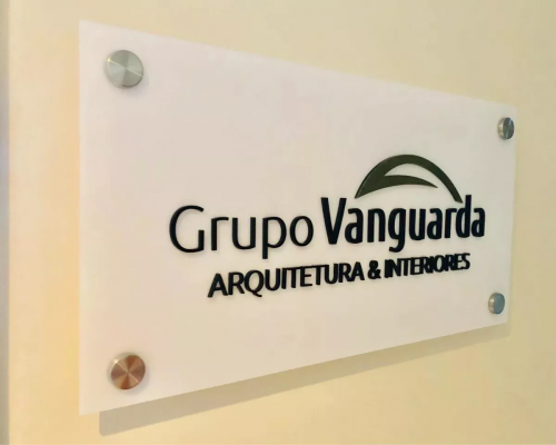 Placa em Acrilico com espaçadores + impressão retroverso